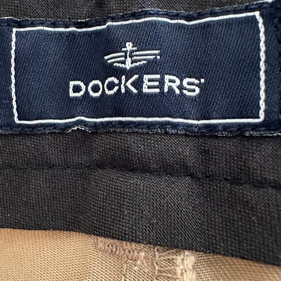 Dockers Men’s Classic Fit Anti Wrinkle Flat Front Khaki Pants Size 40/30 - Picture 4 of 7